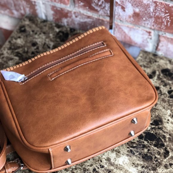 Montana West Concho Collection Crossbody - Picture 5 of 6